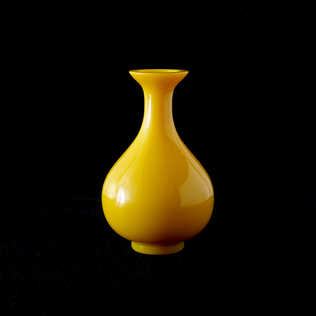 20-407-SMD-peking-glass-imperial-yellow-pear-vase.jpg