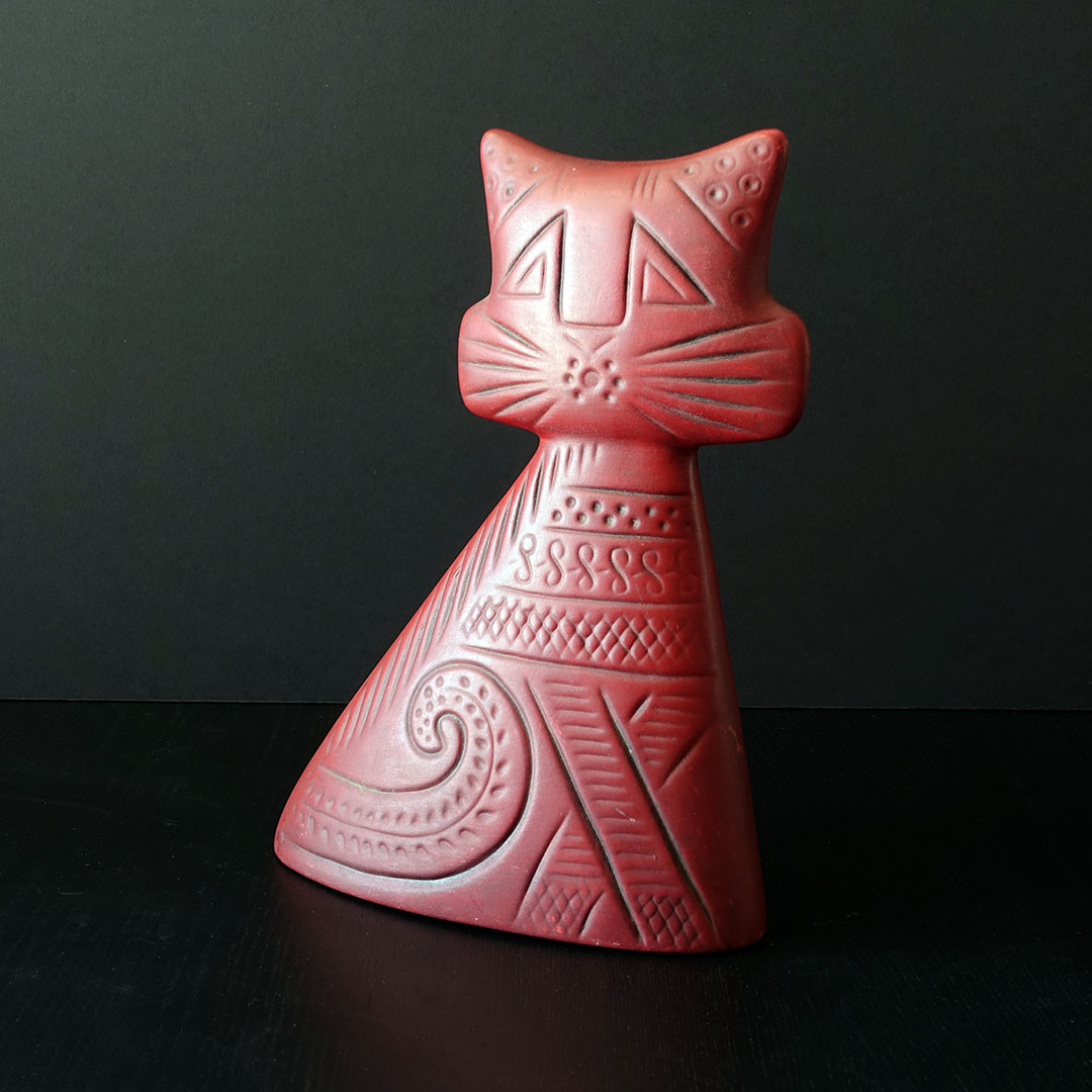 21-136-hedi-schoop-red-turnabout-cat-14.jpg