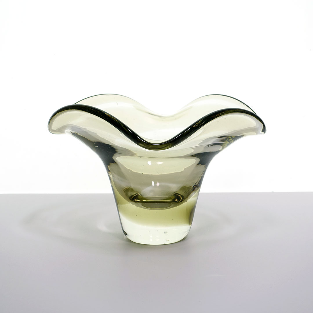 21-472-ruffled-mouth-blown-glass-sommerso-bowl-2.jpg