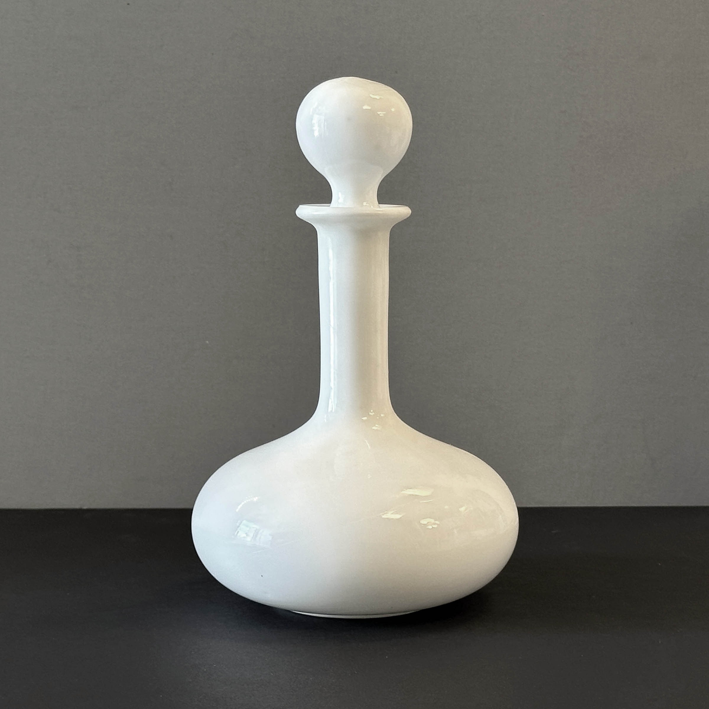 23-275-White-Cased-Glass-Ball-Stopper-Decanter.jpg
