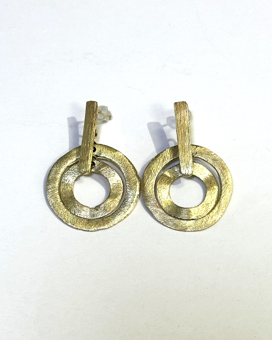 26-005DC Gold Tone Double Hoop Earrings Gold Tone Double Hoop Earrings