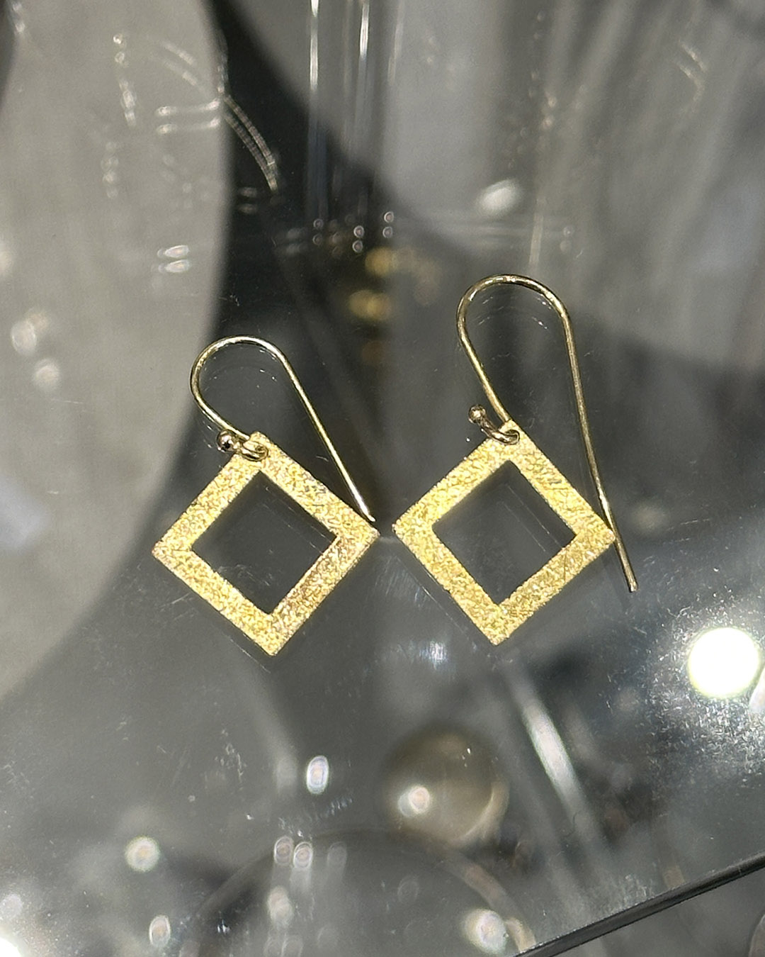26-024DC Costume Earrings gold Tone Square Costume Earrings gold Tone Square