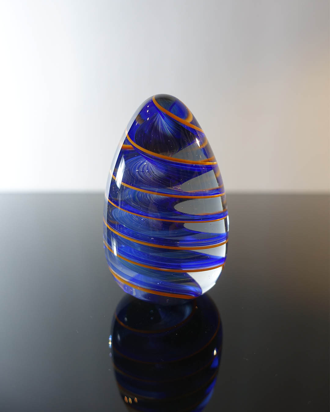 telsey-366 Blue Orange Spiral Swirl Art Glass Egg Paperweight