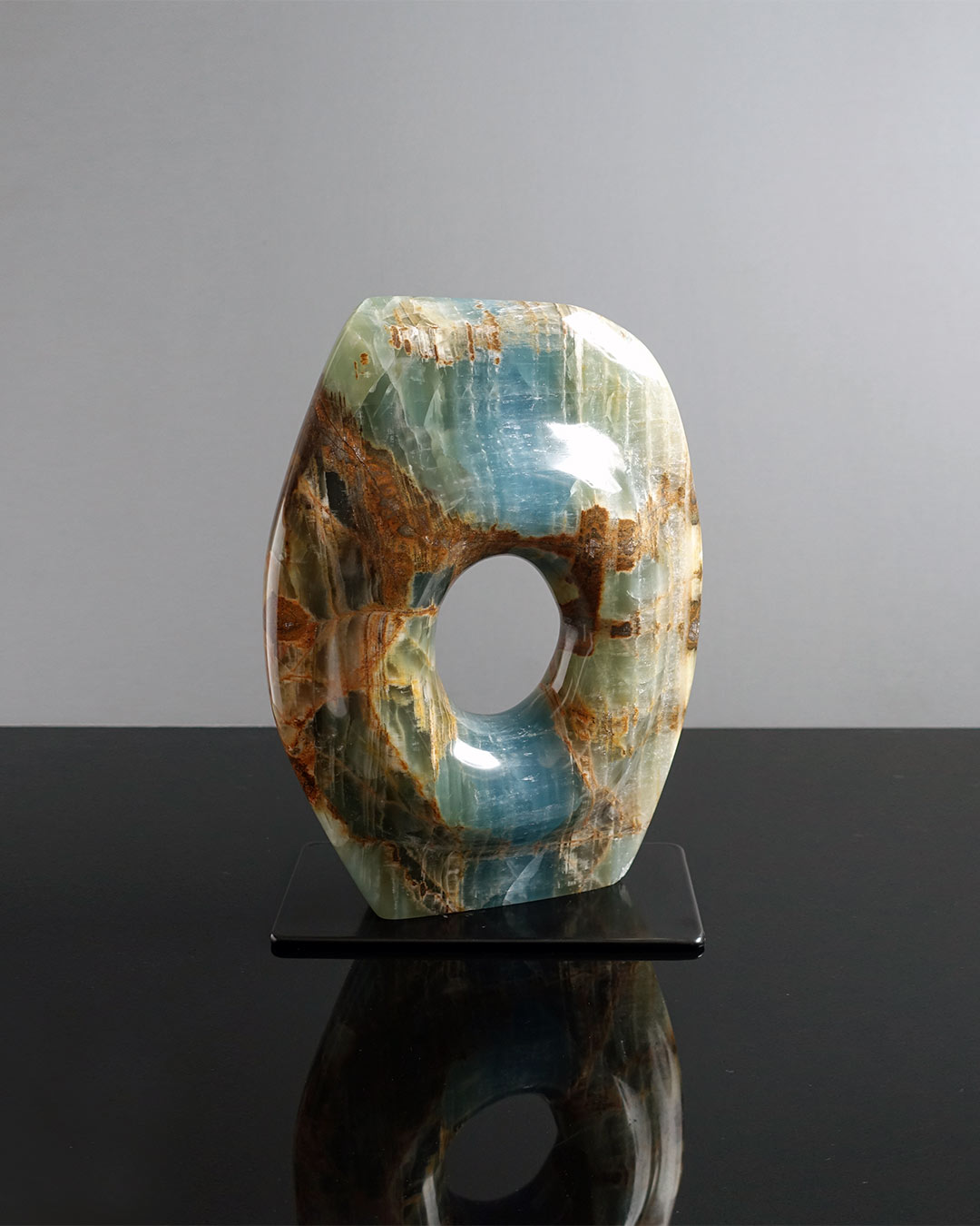 8-505 Patagonia Onyx Abstract Stone Sculpture