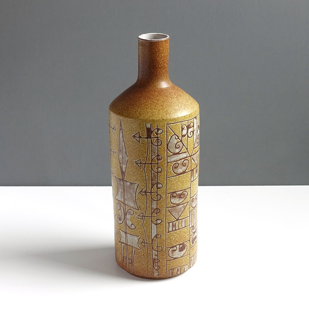 9-093 Rare López Lomba Uruguay Sgraffito Stoneware Vase